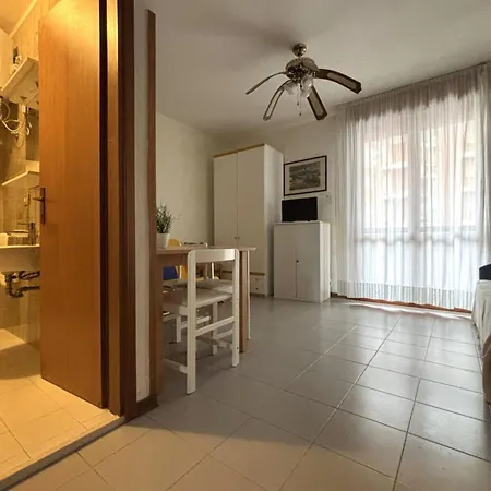 Lovely With Balcony - Beahost Appartement