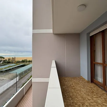 דירה Lovely With Balcony - Beahost ביביונה