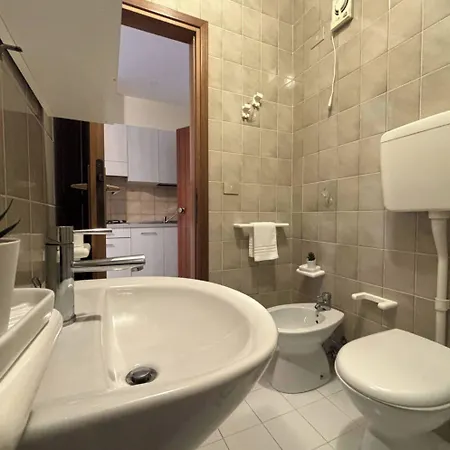 Lovely With Balcony - Beahost Apartman